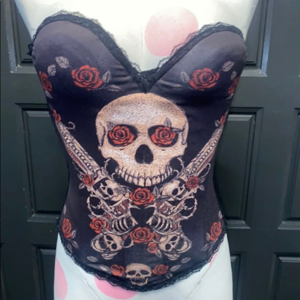 NEW Corset top skull w/ guns & roses